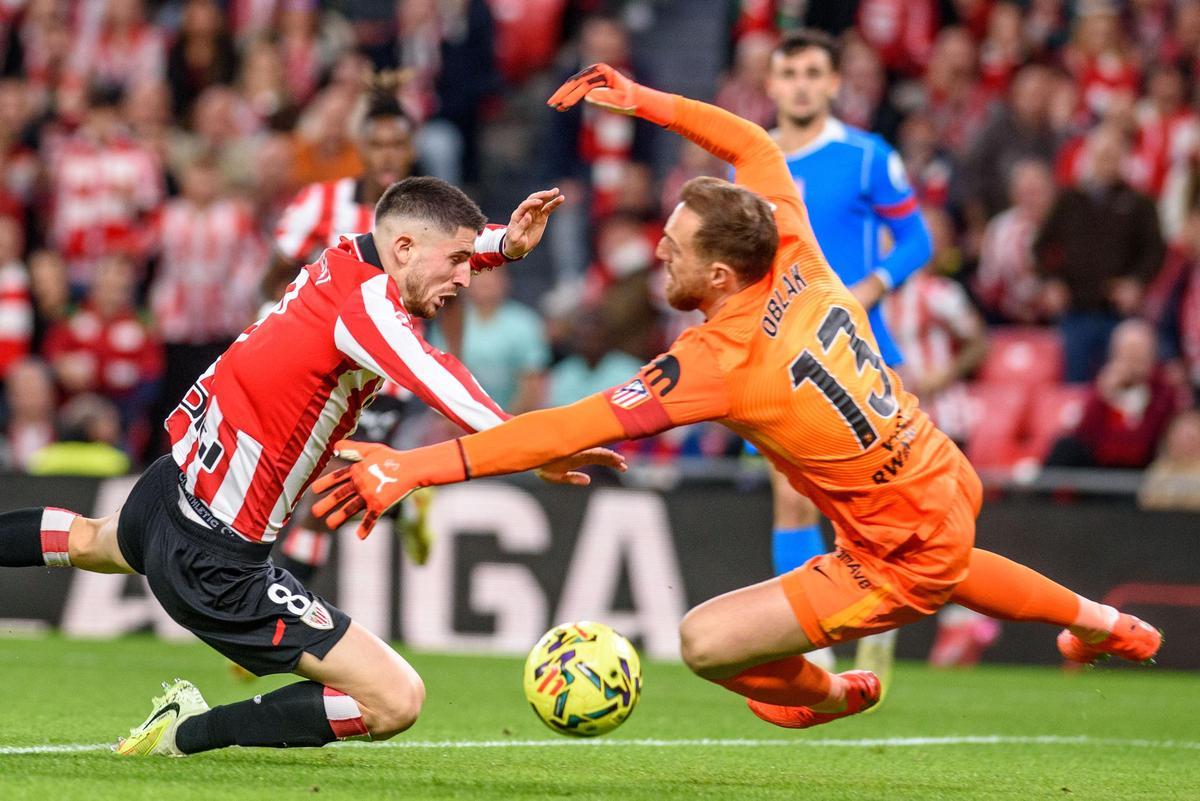 Athletic y Atlético empatan sin goles en una intensa primera parte (0-0)