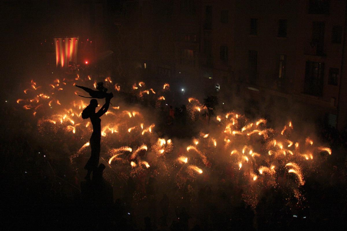 Mataró manté la Fogonada de Sant Jordi i adapta la Gegantada al context sanitari