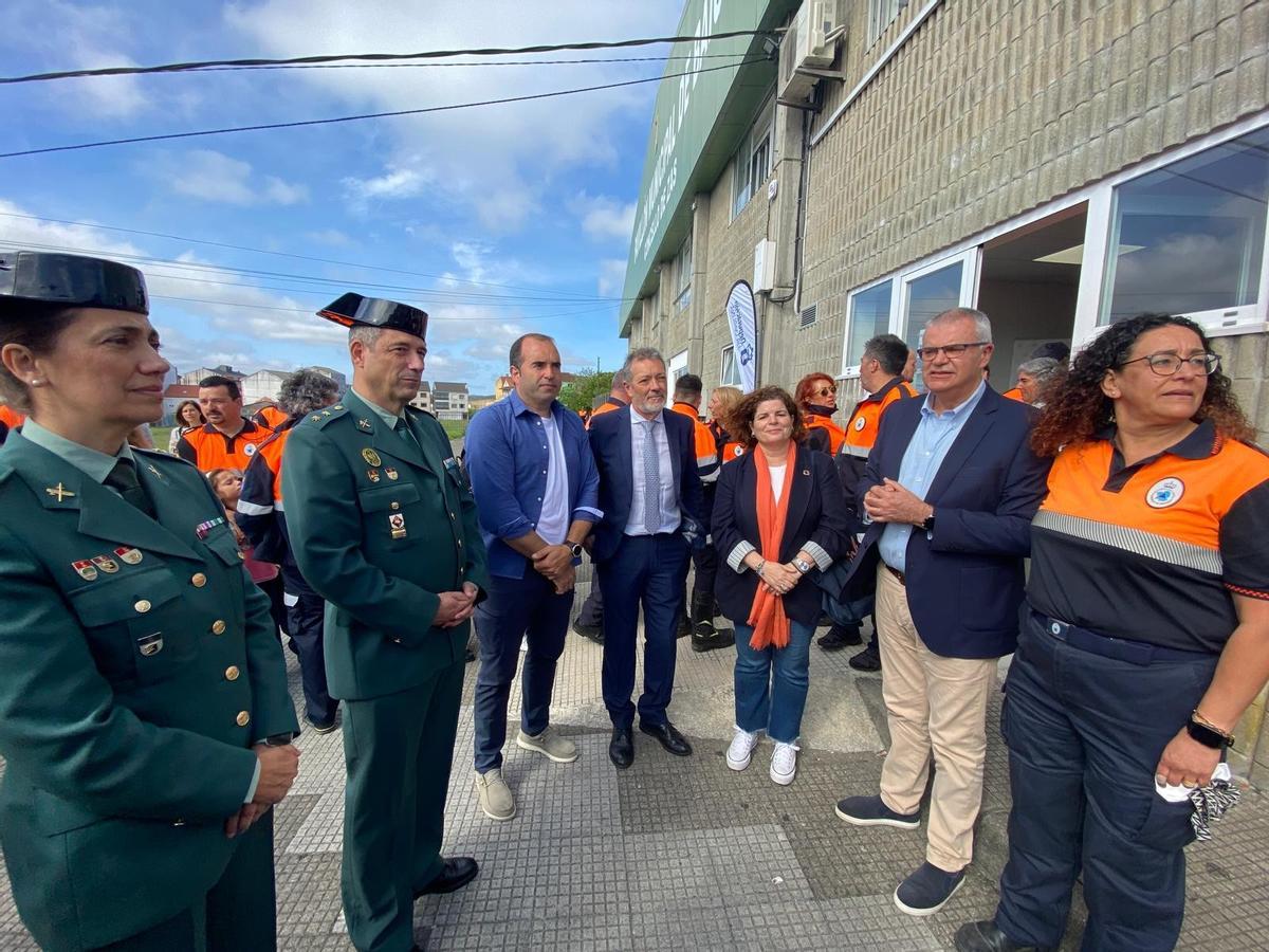 Muíño, cuarto esquerda, Rivas e Villanueva no acto celebrado en Baio