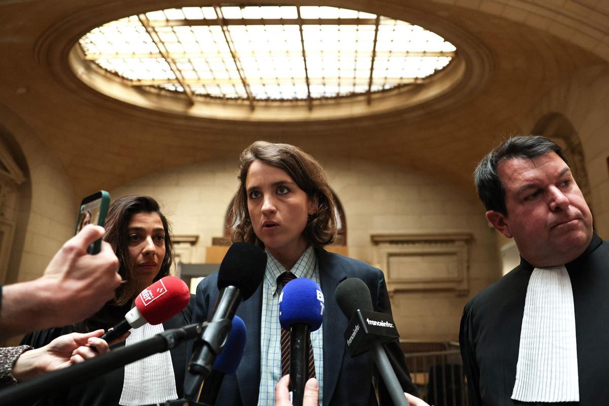 Adele Haenel tras conocer la resolución, en el tribunal.