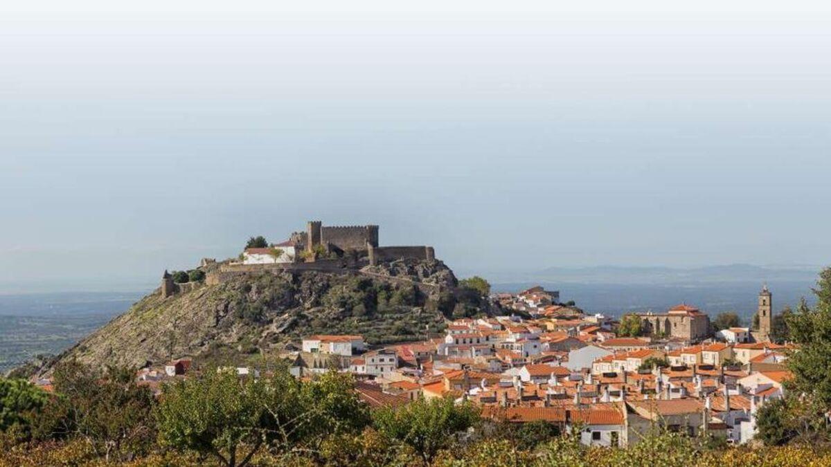 Panorámica. No solo el jamón es popular en Montánchez; también es conocido como el Balcón de Extremadura.