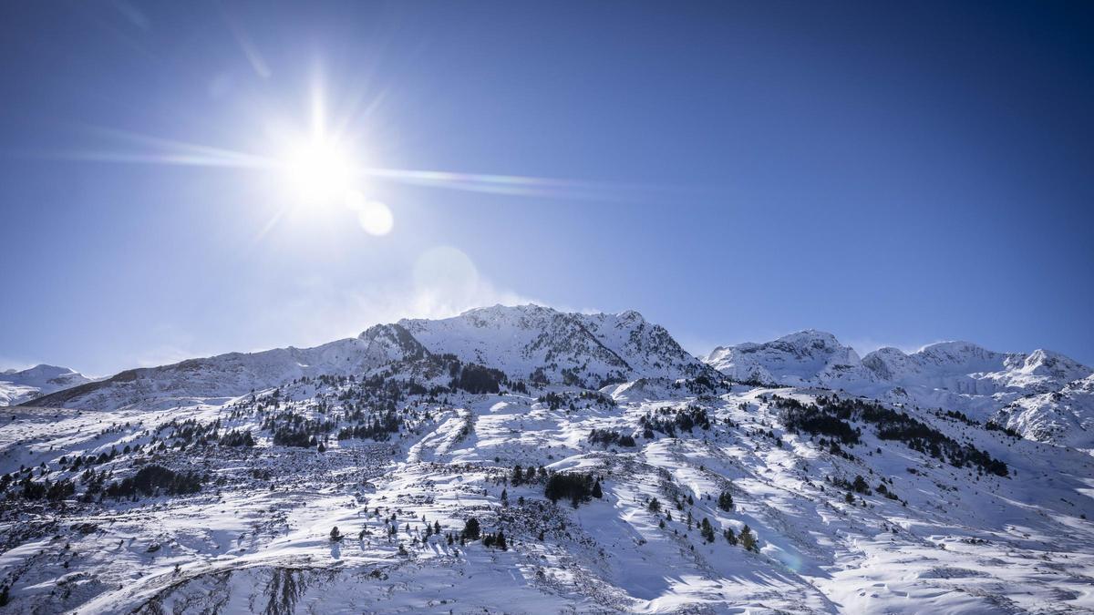 Nieve en las montañas del Pirineo aragónes, durante esta campaña.
