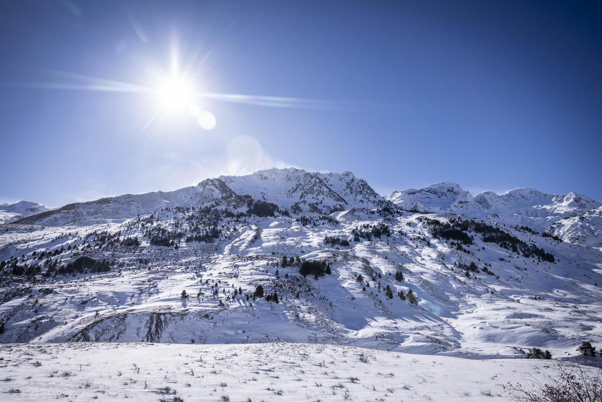 Las montañas aragonesas guardan bastante nieve este año.