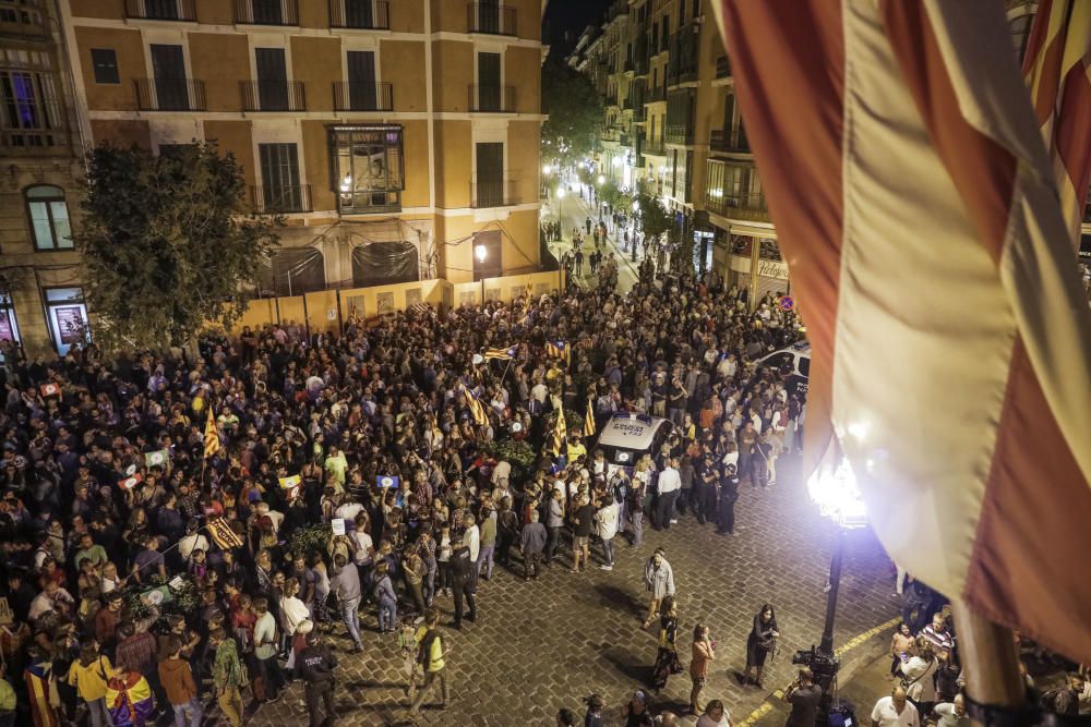 Hunderte Demonstranten versammelten sich am Mittwochabend (20.9.) in Palmas Innenstadt.