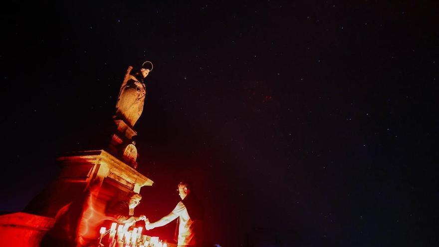 Un día de velas, efectivo y patios como refugio, así resistieron los cordobeses al apagón