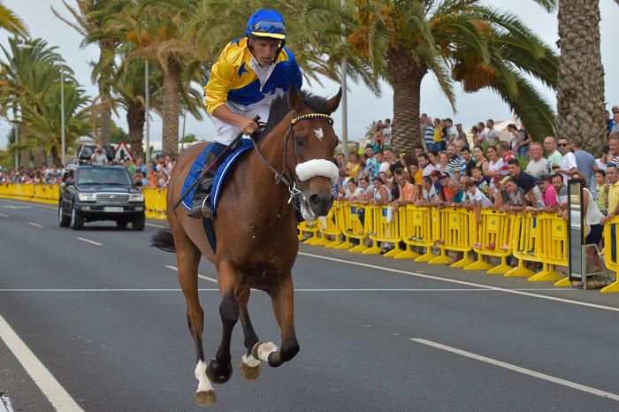 Carrera de caballos con motivo de las fiestas de ...