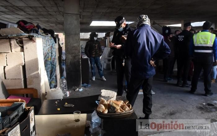 Tensión en San Pío X durante el desalojo de okupas en un edificio abandonado