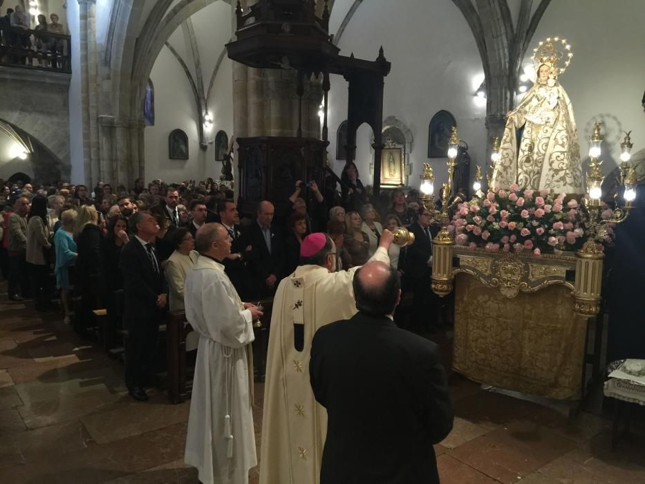 Llanes se llena para coronar a la Virgen de Guía