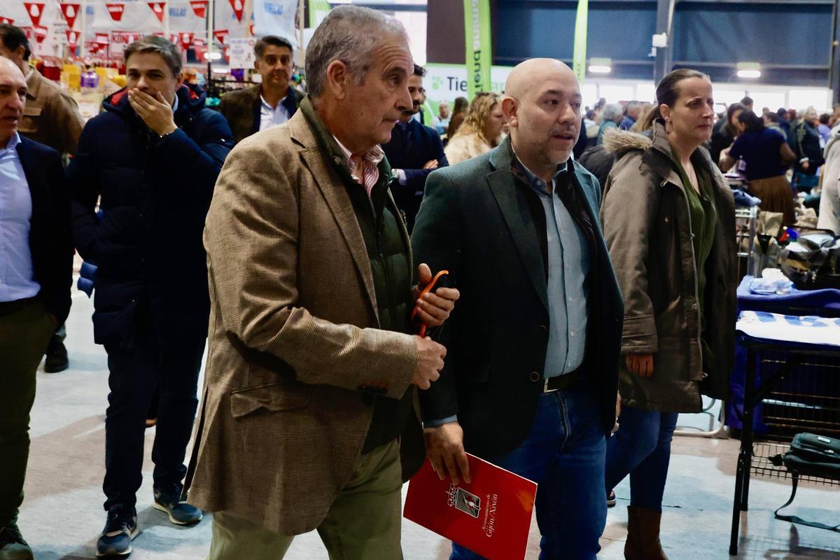 Rodrigo Pintueles, a la derecha, este sábado en Espacio Mascotas.