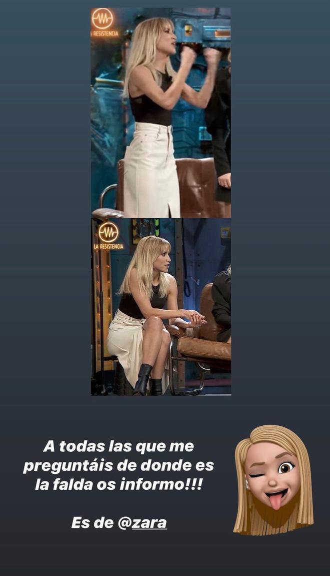 Ana fernández con falda midi de Zara