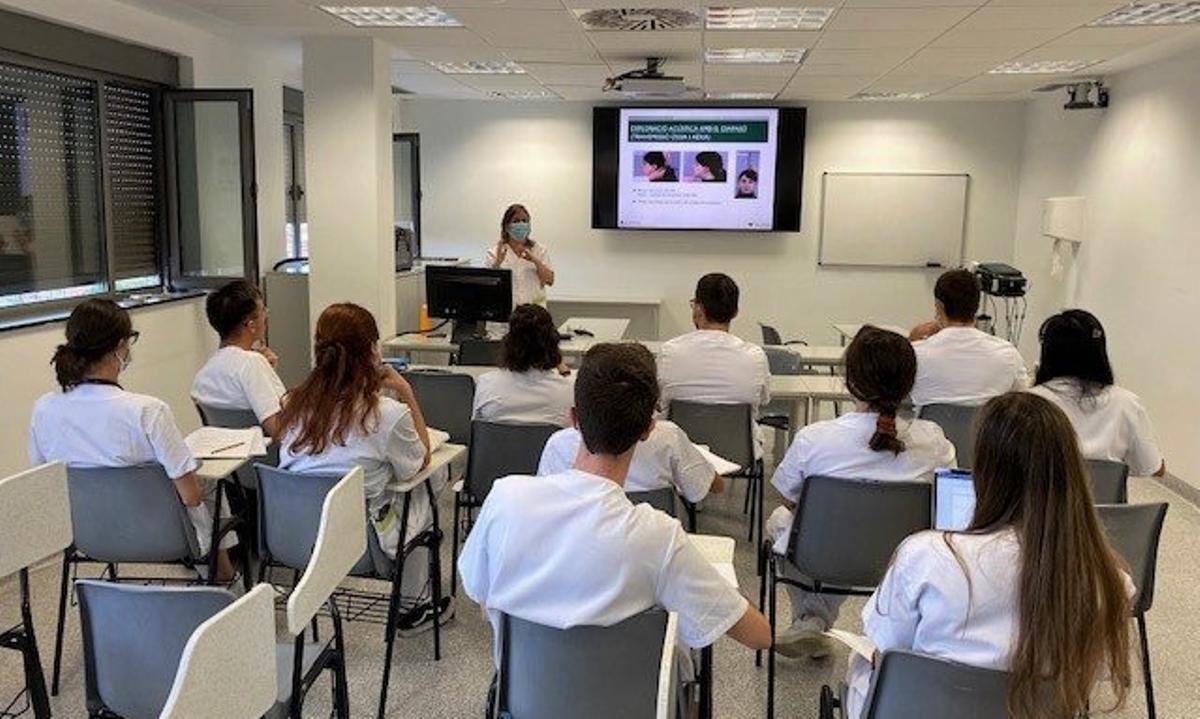 Una plaça de Medicina per cada 12 sol·licituds de futurs universitaris