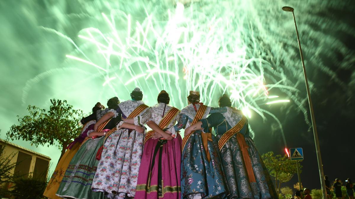 La corte de honor se emocionó con el último acto de las fiestas.