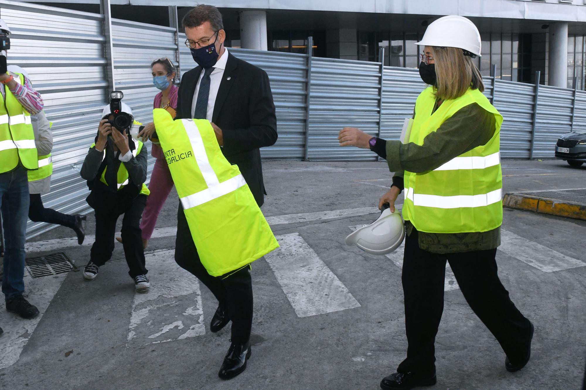 Feijóo y García Comesaña visitan las obras en el Hospital de A Coruña