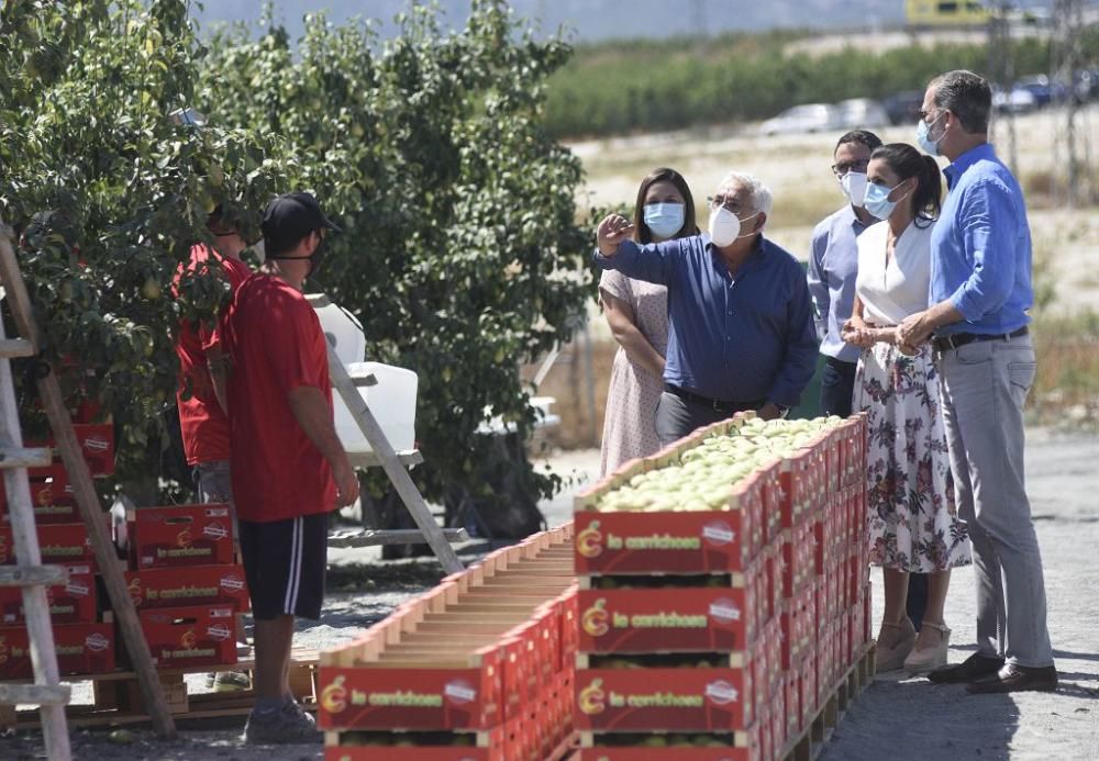 Visita de los reyes a la cooperativa La Carrichosa de Cieza