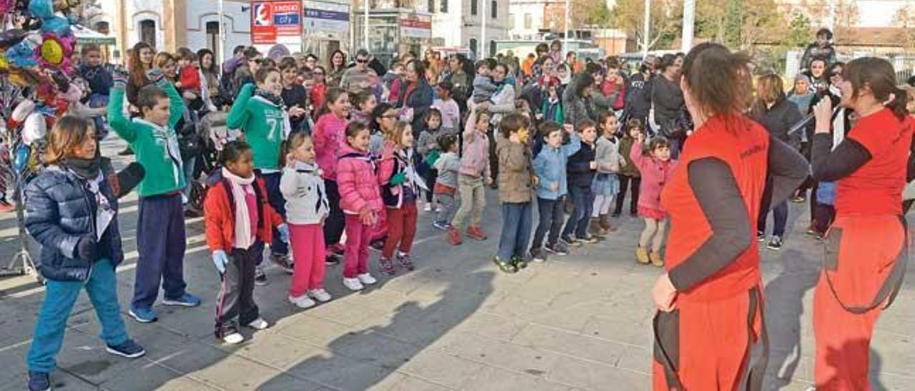 Un espectáculo de animación infantil durante la fiesta de Sant Sebastià Petit de este año.