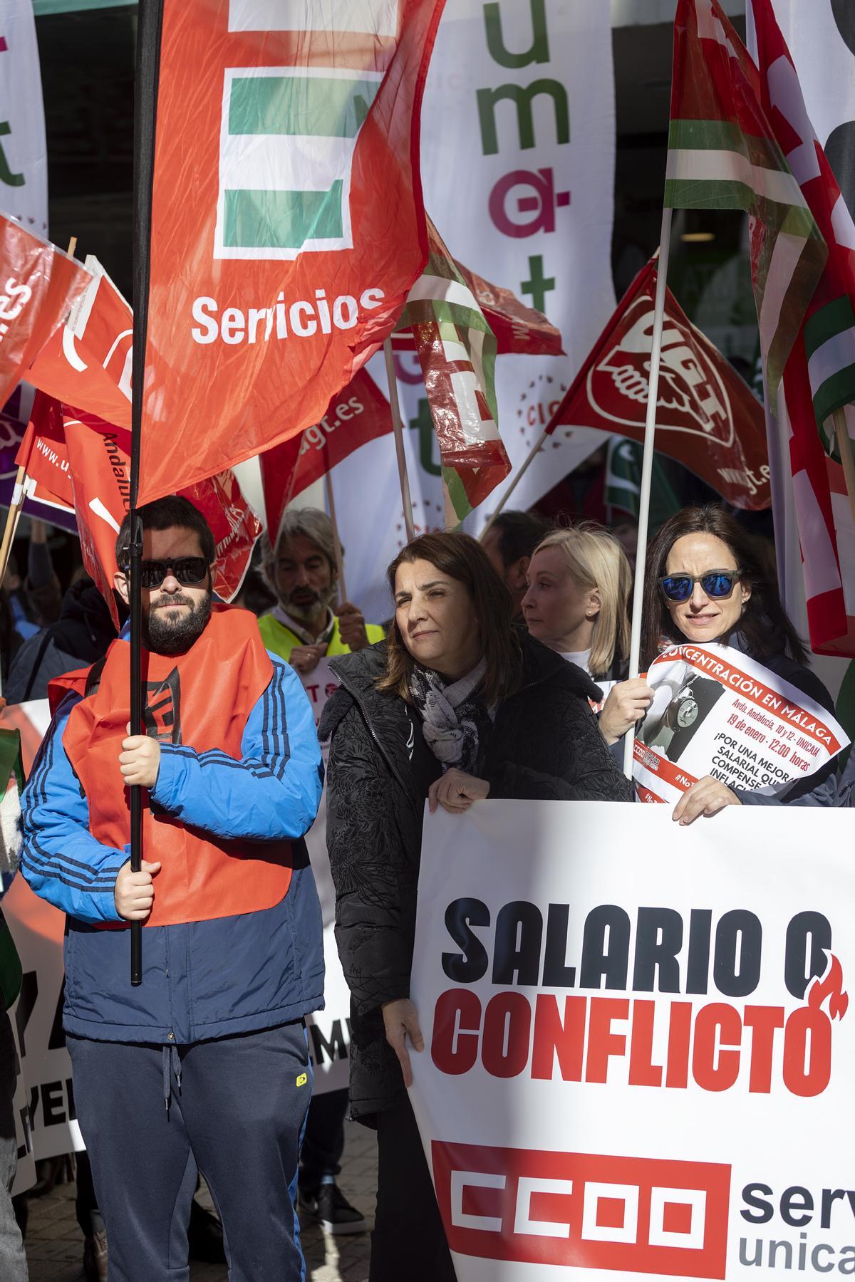 La plantilla de Unicaja sale a la calle para reclamar mejoras salariales