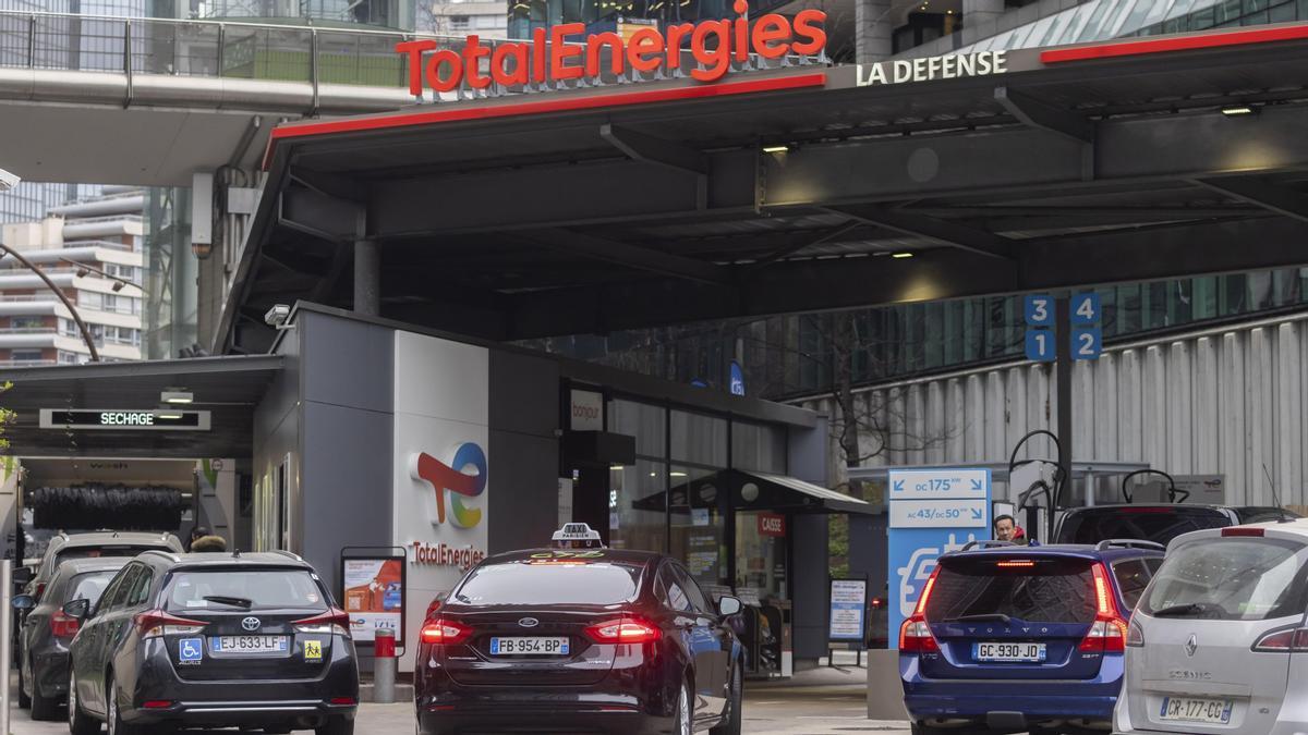 Una gasolinera de TotalEnergies en París, Francia. VINCENT ISORE