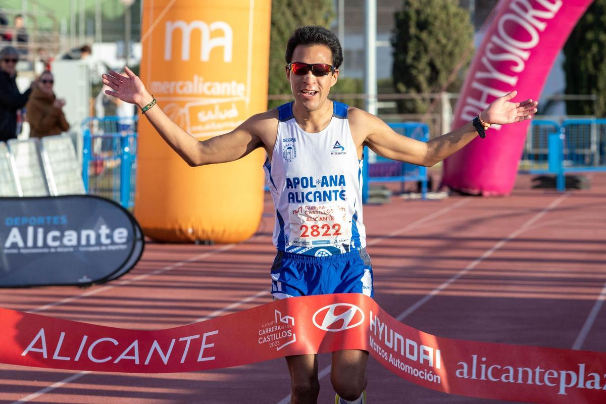 Francisco Sirvent, ganador de 5K de la Carrera de los Castillos de Alicante 2023.