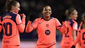 Vicky López celebra con sus compañeras el 0-1 del Barcelona ante el Paris FC en la Liga de Campeones