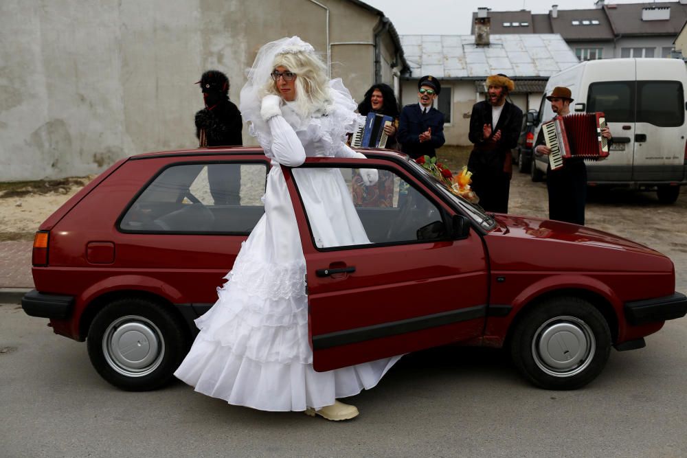 Carnaval en la ciudad de Jedlinsk, en Polonia, en el que solo toman parte los hombres.