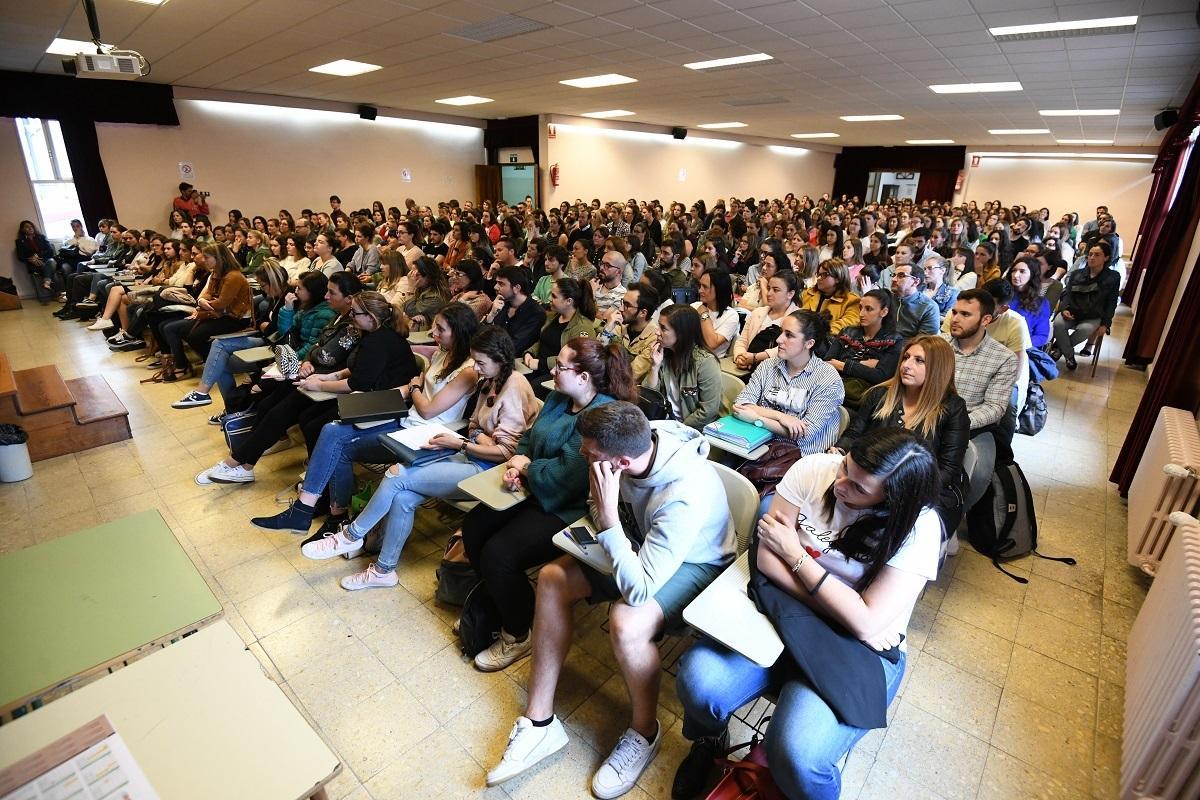 Charla previa a las oposiciones de profesor en un instituto de Vigo.
