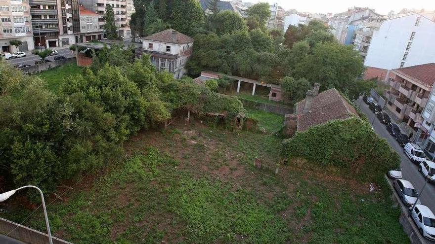 Vista de los terrenos que se ocuparán para ampliar los jardines municipales. // Bernabé/Cris M.V.