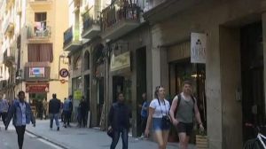 El dia a dia dels veïns són portals, escales i fins i tot terrasses plens de deixalles i xeringues usades.