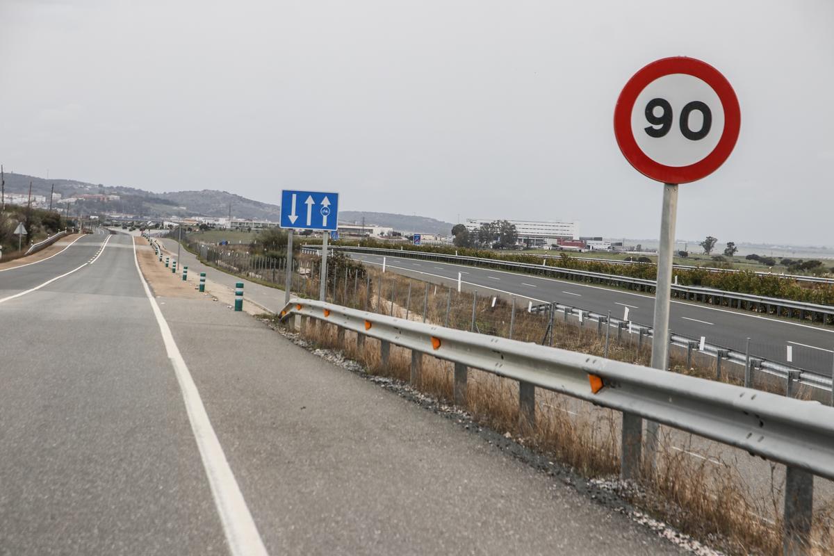 Tramo de una carretera de la región limitado a 90 kilómetros por hora y que discurre paralelo a la A 5.