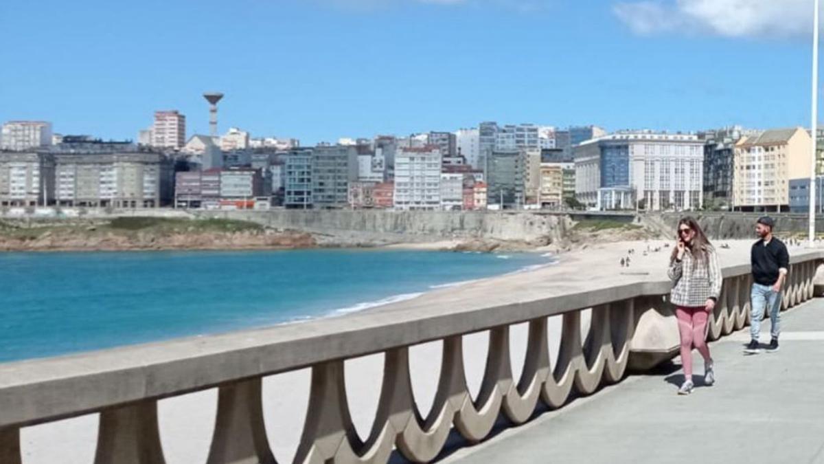 Jornada de sol ayer en A Coruña.   | // J. M.