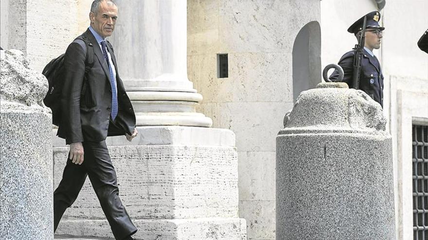 Encomiendan el nuevo Gobierno de Italia a un exdirectivo del FMI