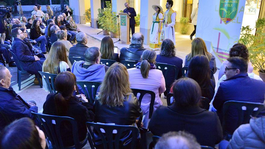Los Moros y Cristianos presentan la nueva comparsa cristiana que homenajea al Camp d&#039;Elx