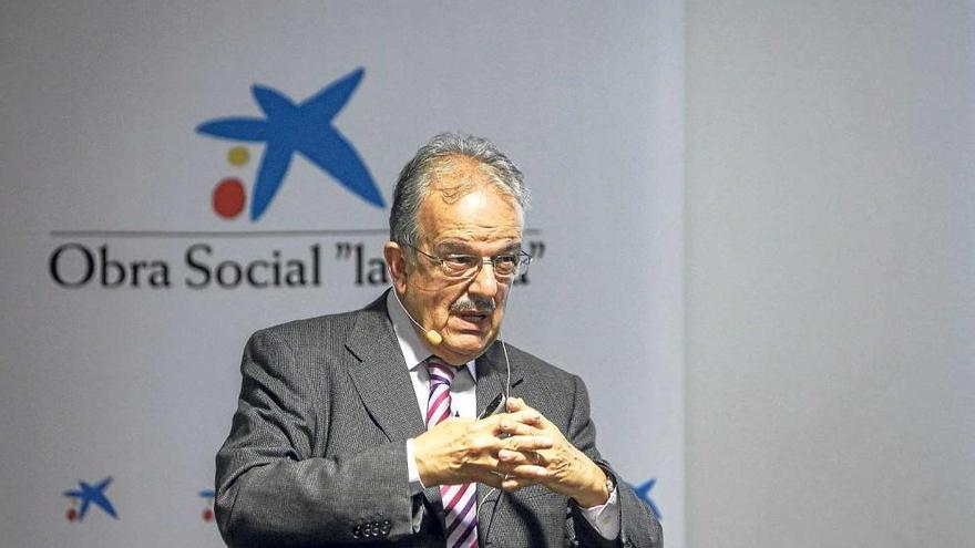 Cuadrado diserta sobre la economía de servicios