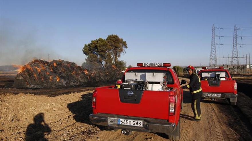 Un incendio forestal obliga a movilizar a todos los bomberos de Córdoba