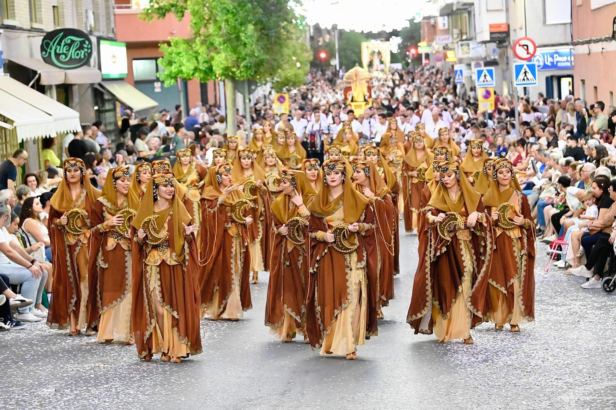 El esplendor de la Entrada Mora conquista Crevillent