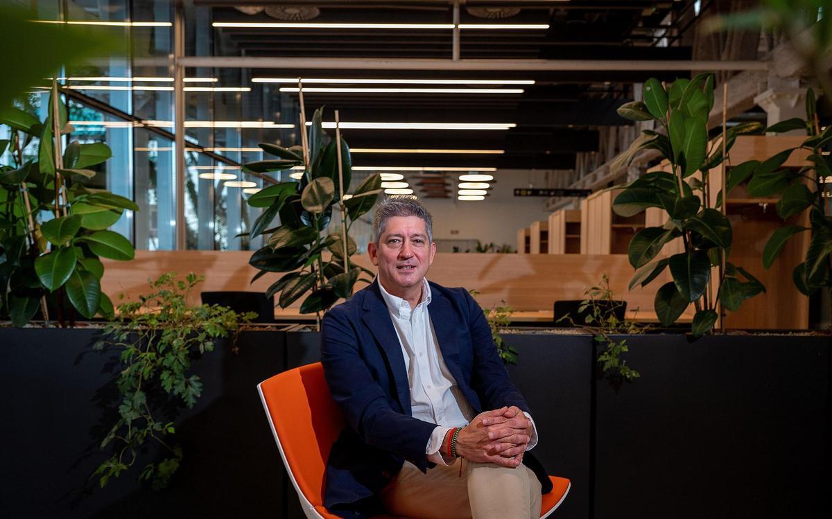 El alcalde de L'Hospitalet, David Quirós, posa para EL PERIÓDICO.