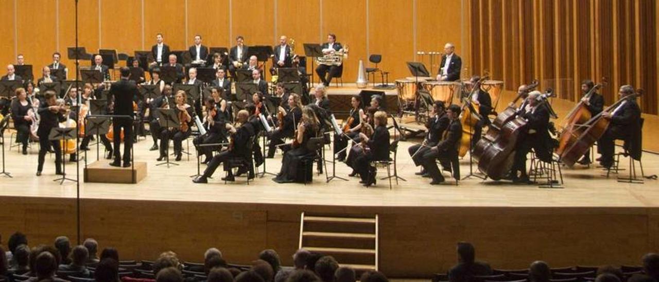 La OSPA, durante el concierto de ayer en el Auditorio.