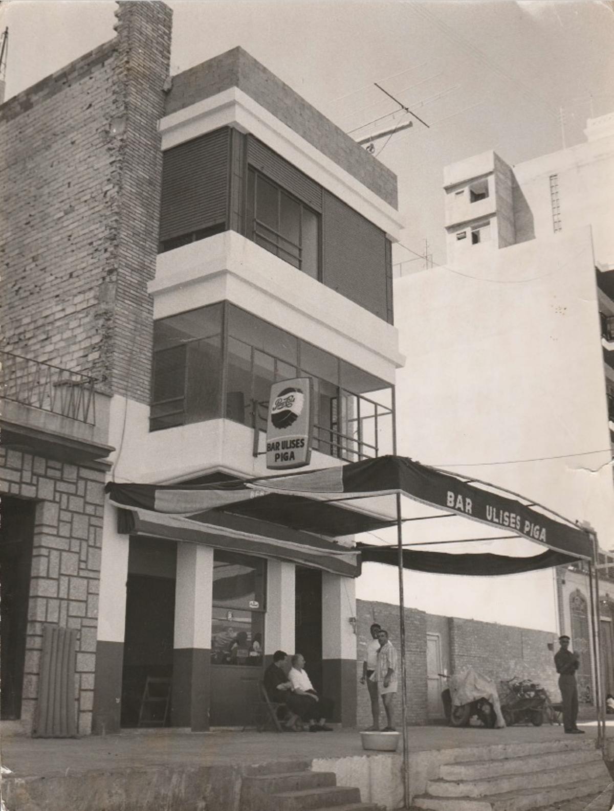 Una imagen antigua de la fachada del local.