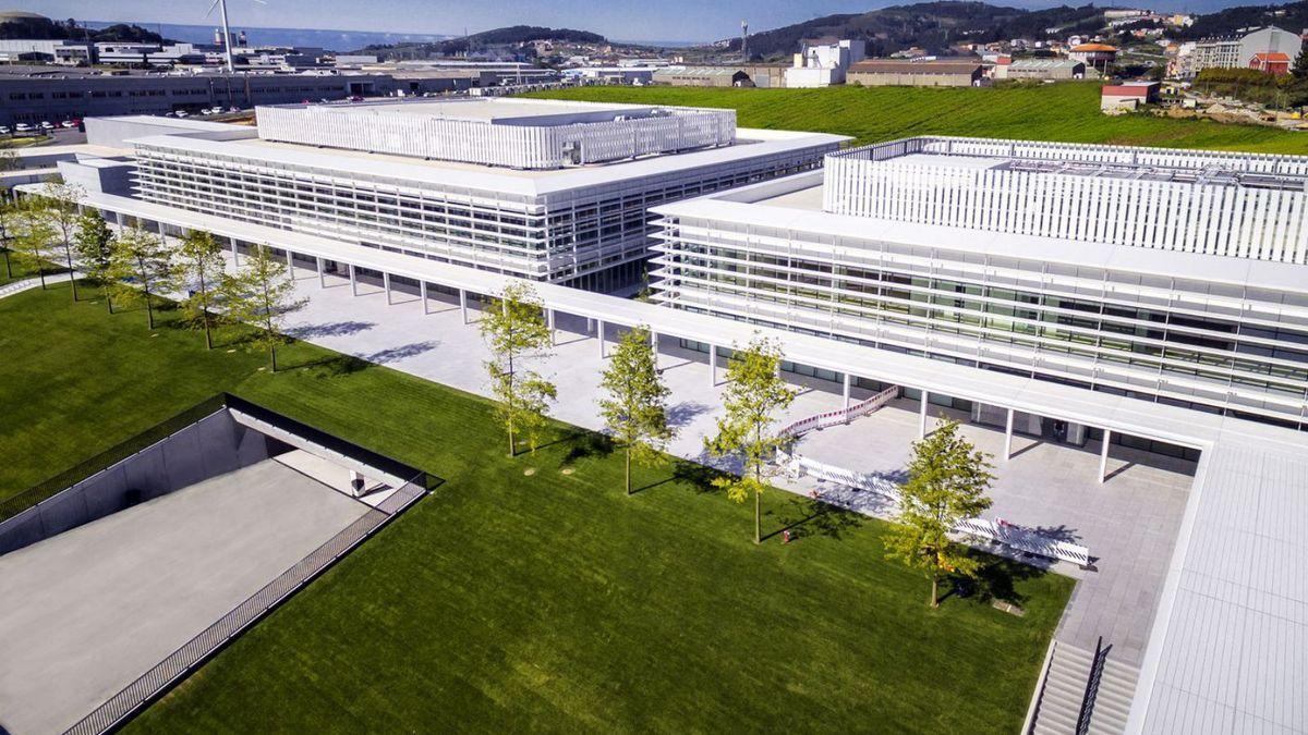 Així és la ‘ciutat Inditex’: quatre edificis, un aparcament amb plaques solars i molta tecnologia Així és la ‘ciutat Inditex’: quatre edificis, un aparcament amb plaques solars i molta tecnologia