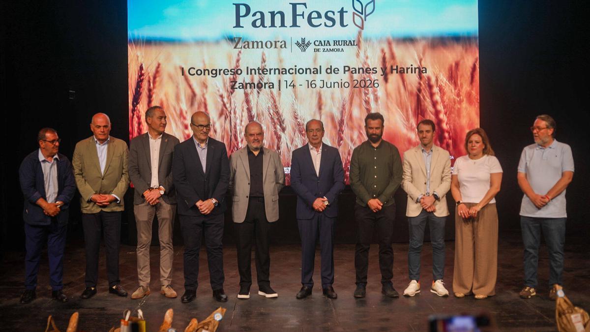 Inauguración del Congreso Internacional de Panes y Harina en el Teatro Principal de Zamora.