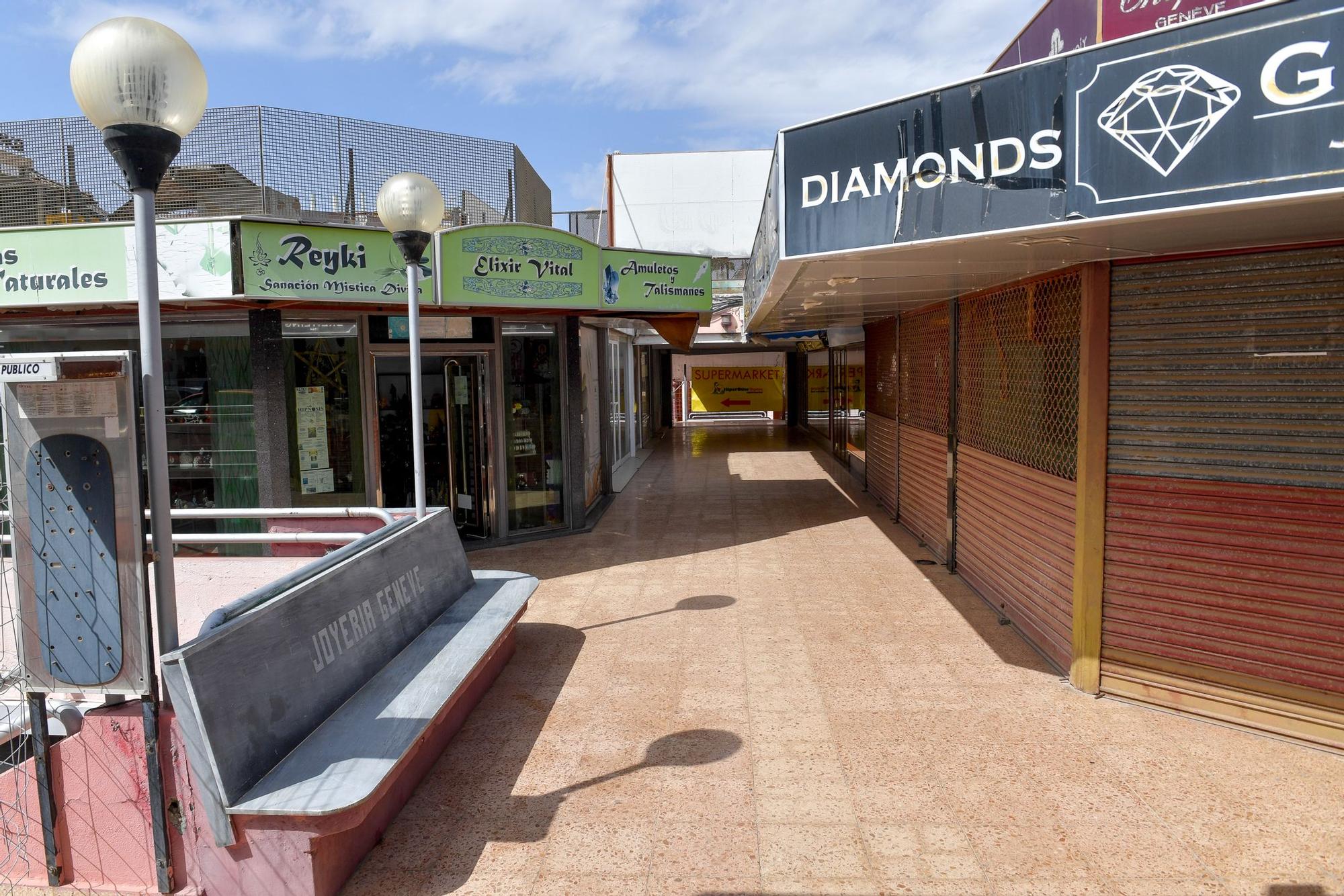 Pasillos interiores del Centro Comercial Metro de Playa del Inglés.