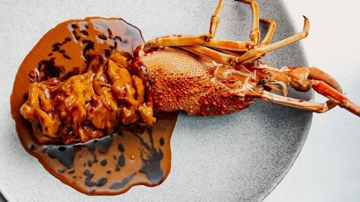 El pollo de payés a la brasa con cola de langosta y salsa de 'suquet' de Deliri que se puede probar en Fire.