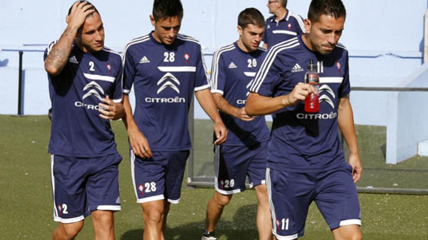 Charles, a la derecha, en un entrenamiento. // J. Santomé