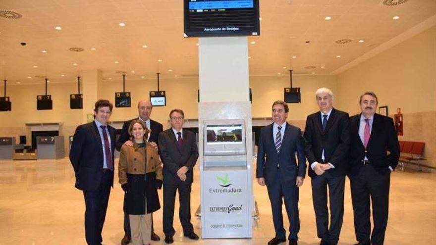 El aeropuerto de Badajoz estrena un nuevo punto de información turística
