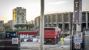 Obras en el Camp Nou antes de las ocho de la mañana, este mes de septiembre.