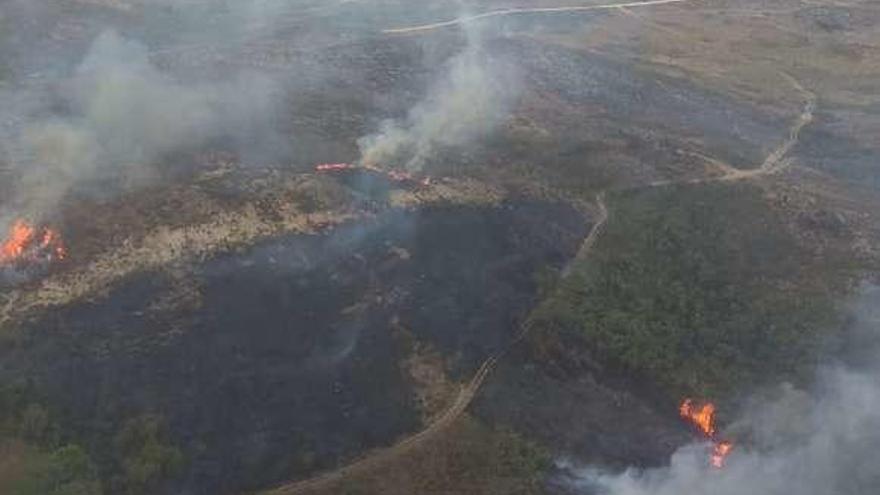 El incendio en el Xurés. // FdV