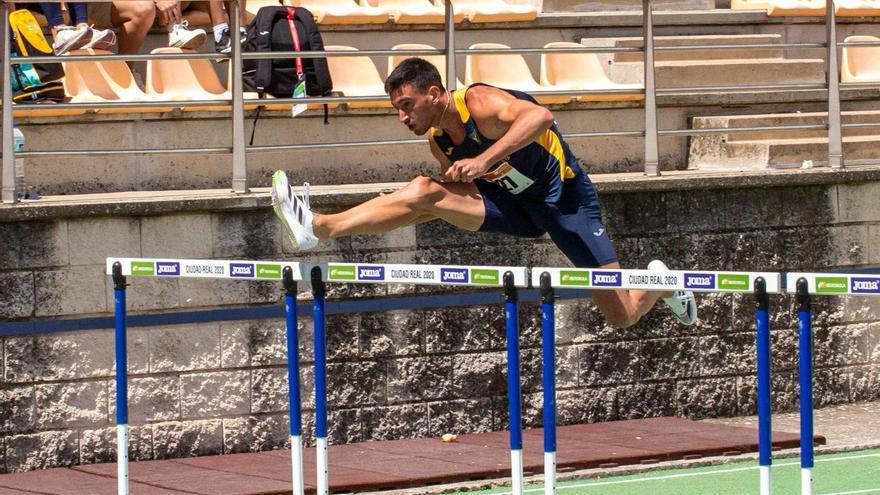 Quique Llopis, en acción, en el Nacional universitario en donde se proclamó campeón