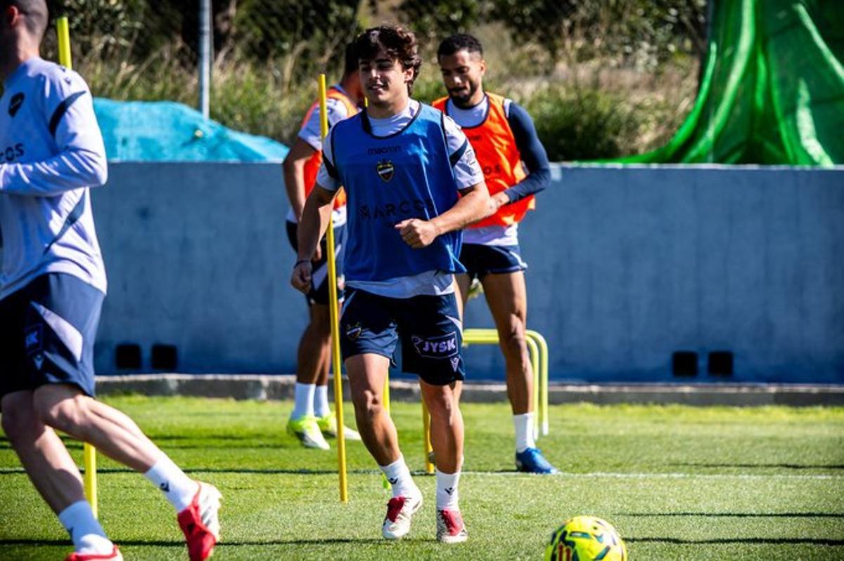 Carlos Álvarez entrenando