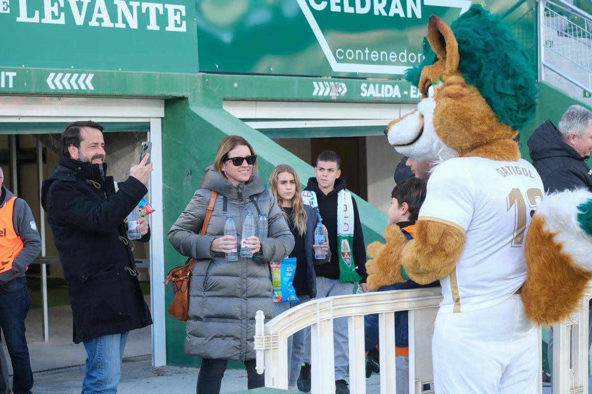 Afiicionados franjiverdes en el último partido del Elche con Datigol