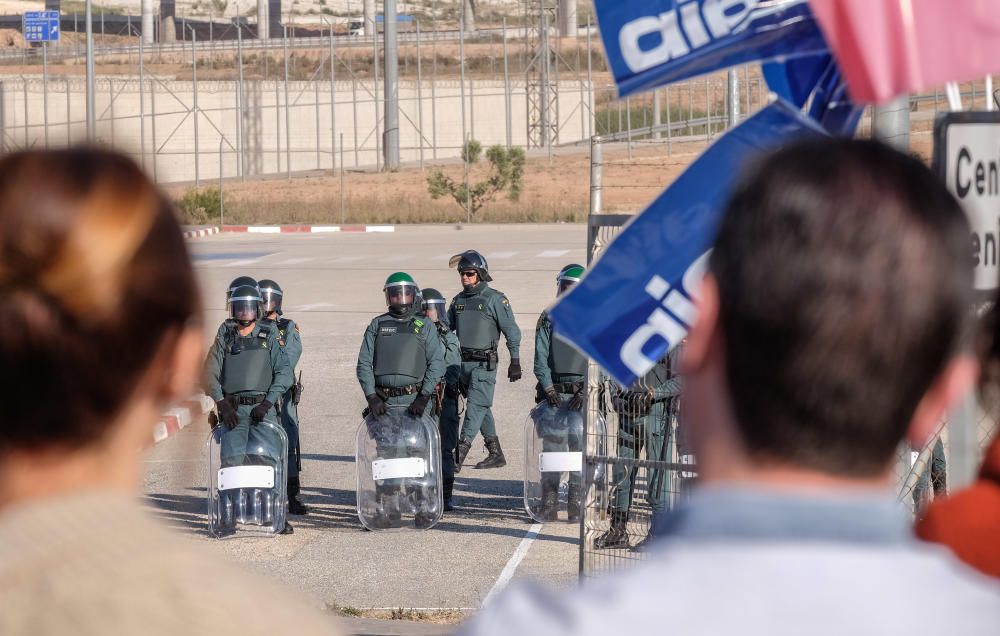 Tensión en la cárcel de Villena por la protesta de los funcionarios