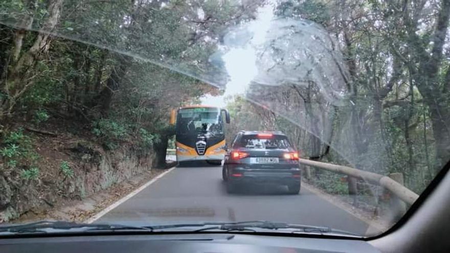 Importante medida para evitar atascos en espacios naturales de Tenerife: prohibidas las guaguas turísticas grandes en Anaga y Teno